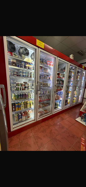 Vand vitrina frigorifica profesionala pentru magazin alimentar