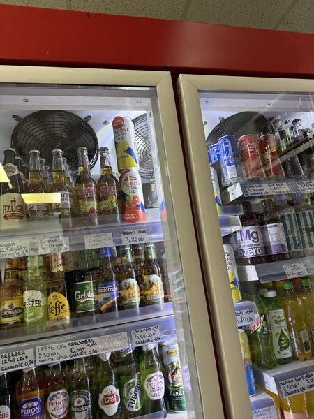 Vand vitrina frigorifica profesionala pentru magazin alimentar