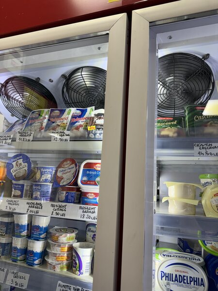 Vand vitrina frigorifica profesionala pentru magazin alimentar